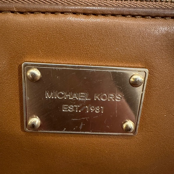 Michael Kors ⚜️ Camel Colored full sized wallet with gold accents - Picture 4 of 12